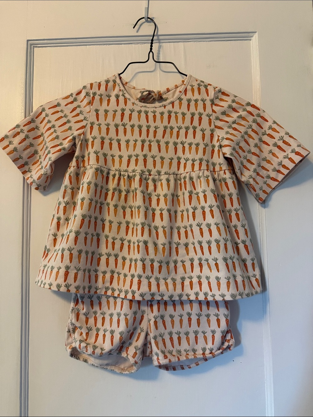 Carrot-print two-piece set